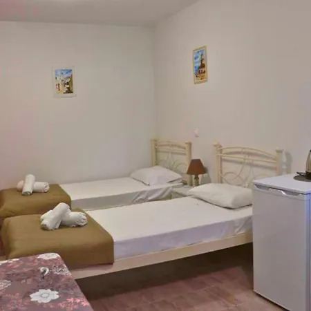 Christos Family δ *